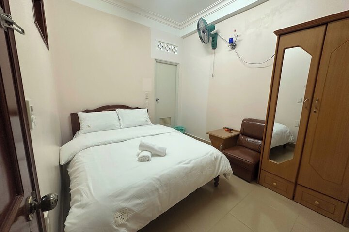 Room 7 of 34