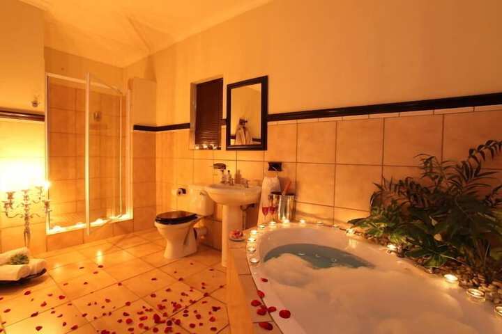 Deep soaking bathtub