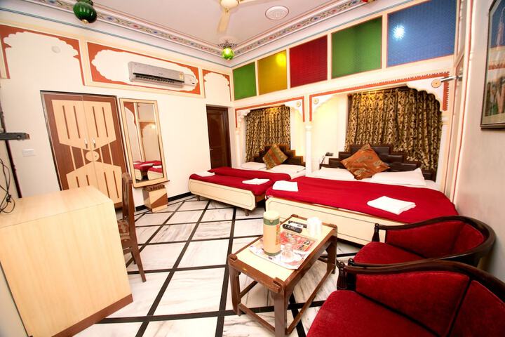 Room 52 of 113