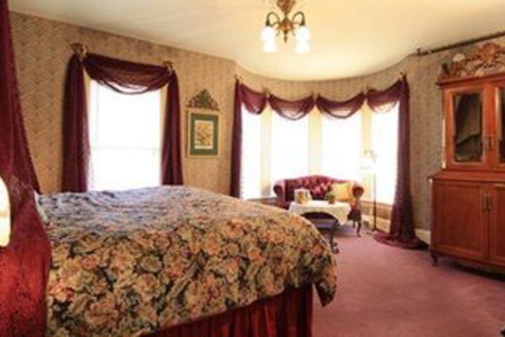 Room 35 of 77