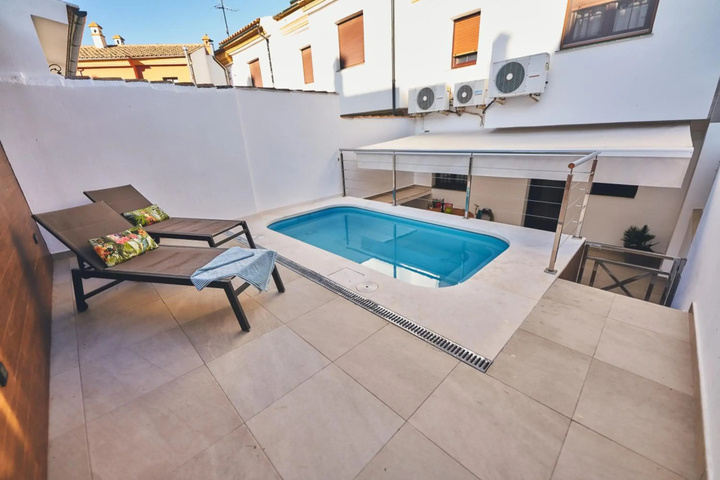 Pool 15 of 27