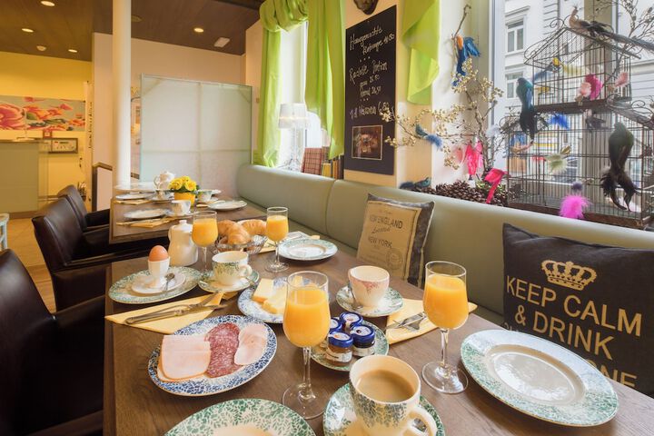 Breakfast/Coffee Service 26 of 55