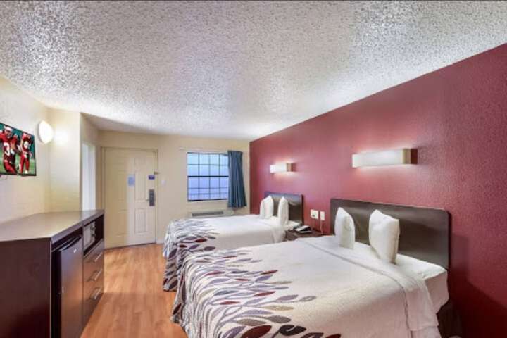 2 Double Beds (3 of 10)