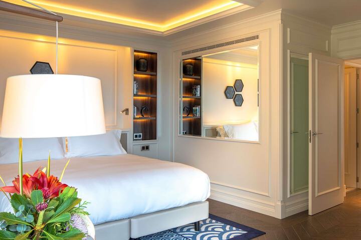 Room 53 of 165