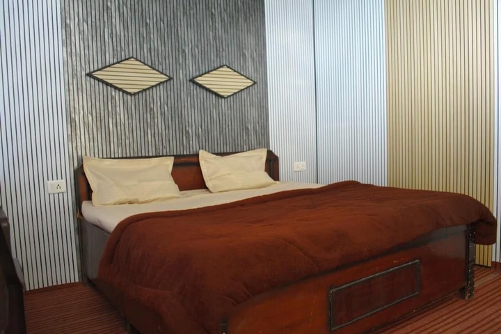Room 14 of 34