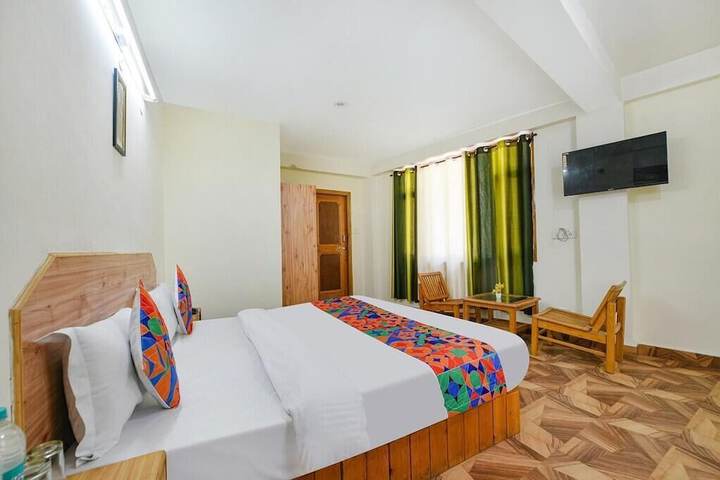 Room 4 of 25