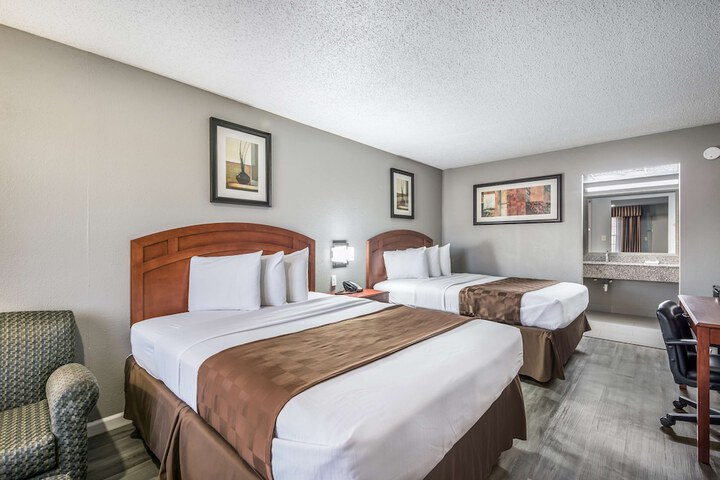 2 Double Beds (4 of 11)