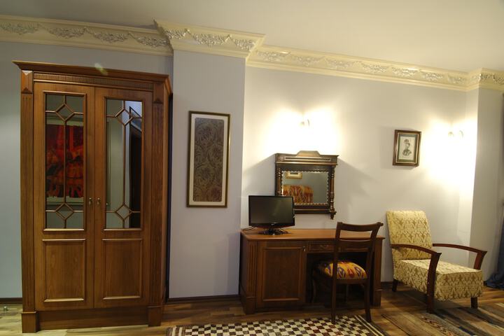 Room 16 of 50