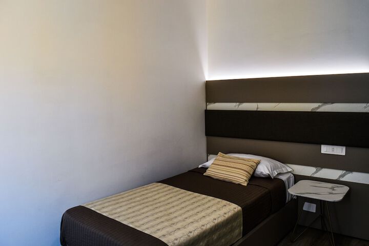 Room 14 of 61