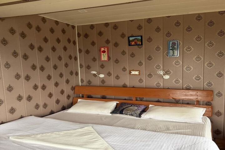 Room 4 of 25