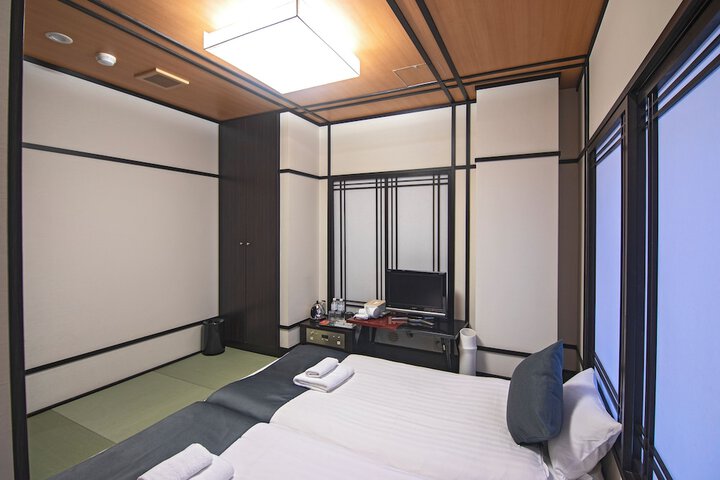 Room 35 of 72