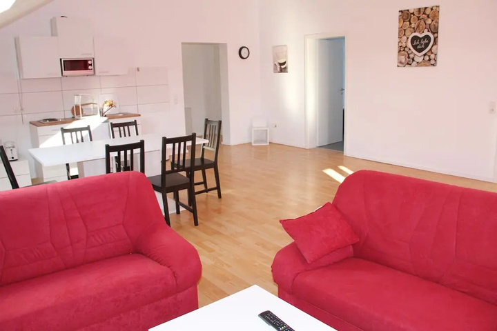 Room 11 of 25