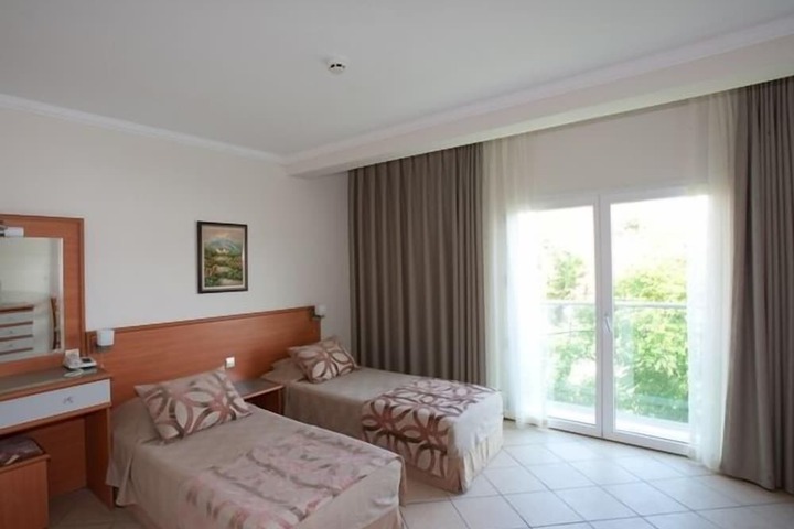 Room 8 of 34