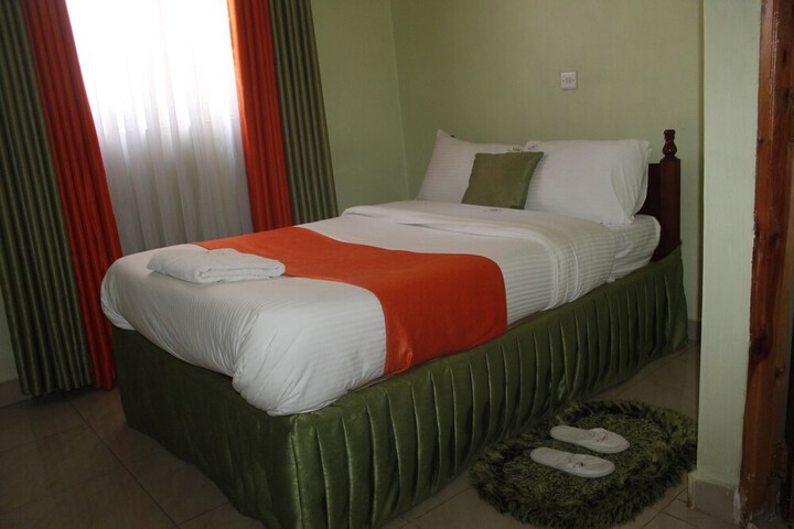 Room 12 of 40