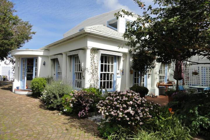 Eastbury Cottage