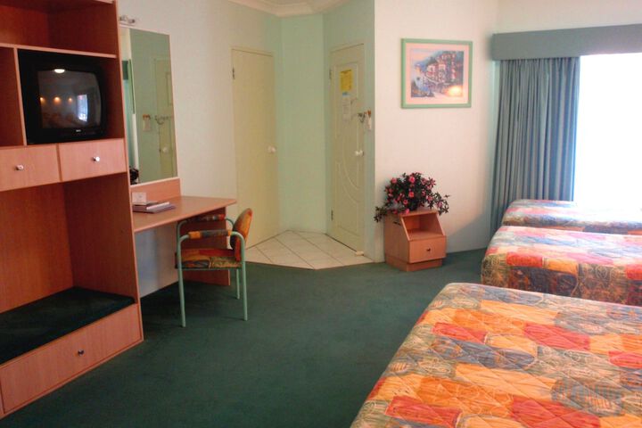 Room 7 of 19