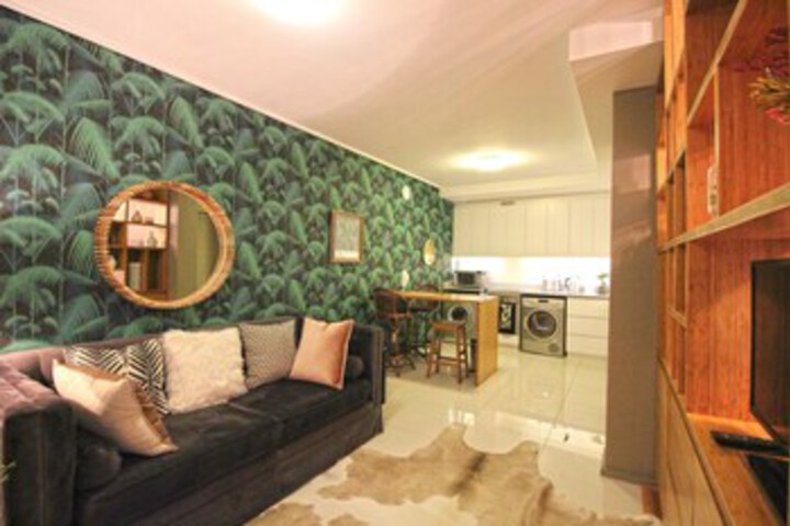 Room 4 of 9