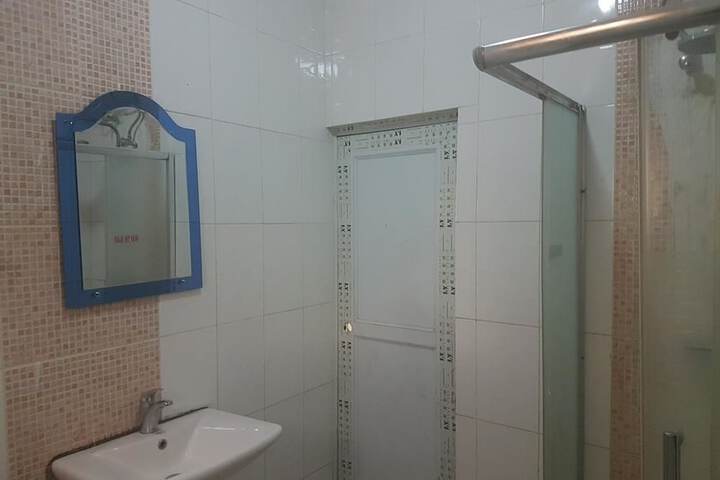 Room 13 of 20