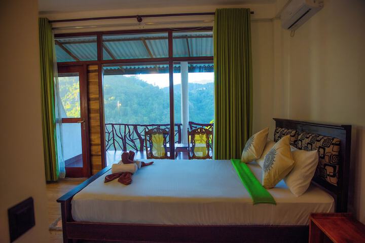 Room 4 of 17