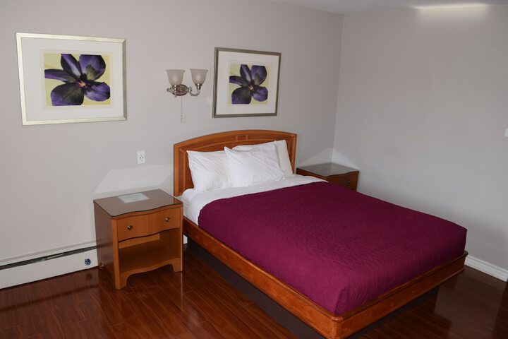 Room 9 of 42