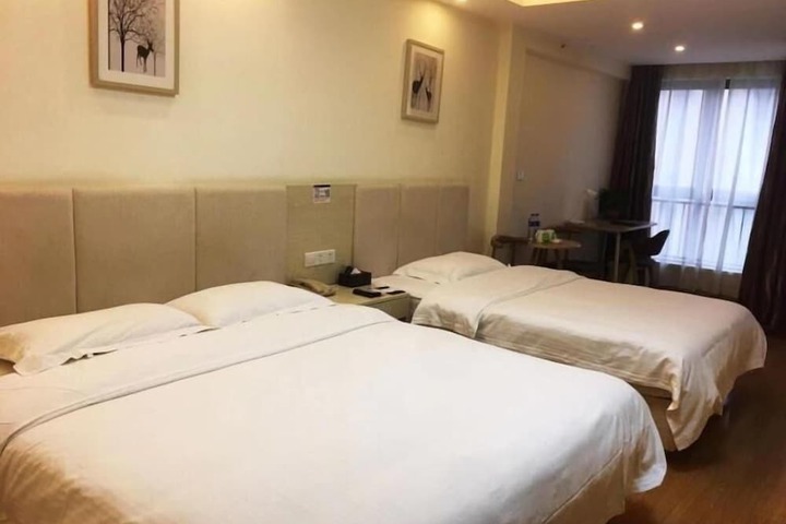 Room 9 of 40
