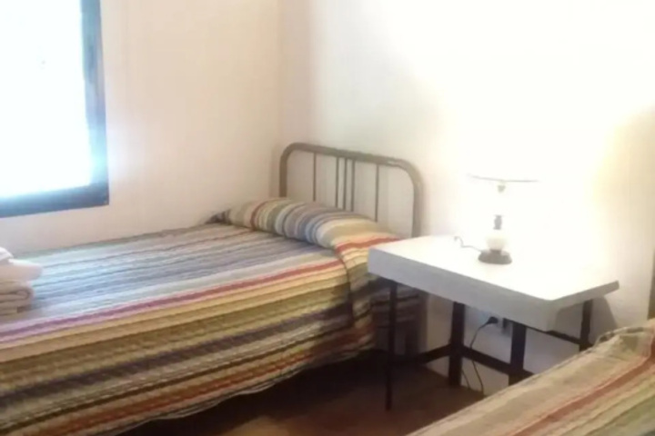 Room 4 of 9