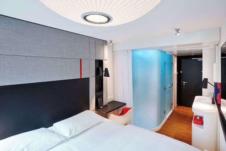 Room 25 of 63