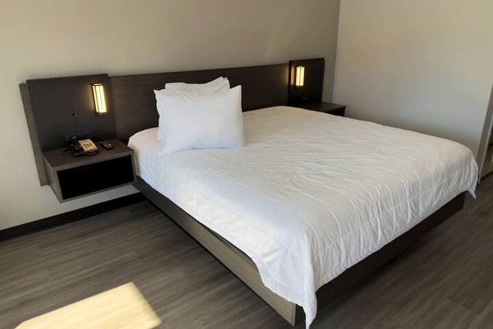 Room 7 of 28