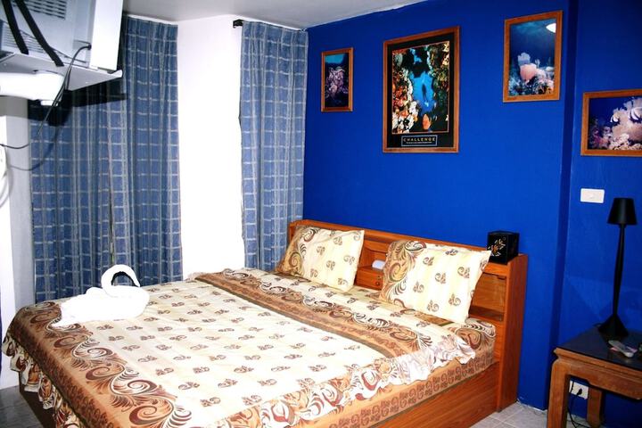 Room 11 of 30