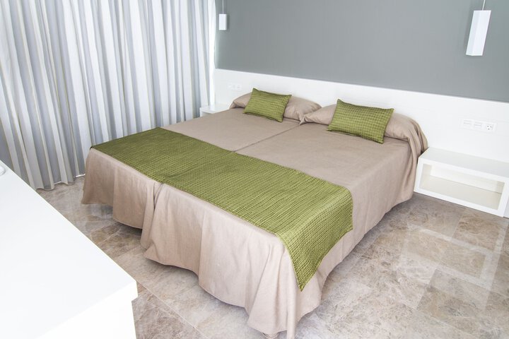 Room 3 of 25