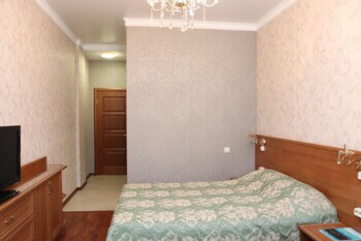 Room 7 of 18