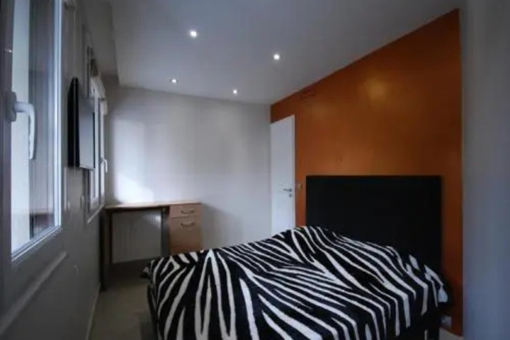 Room 6 of 11
