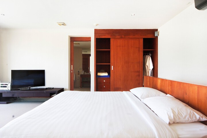 Room 9 of 26