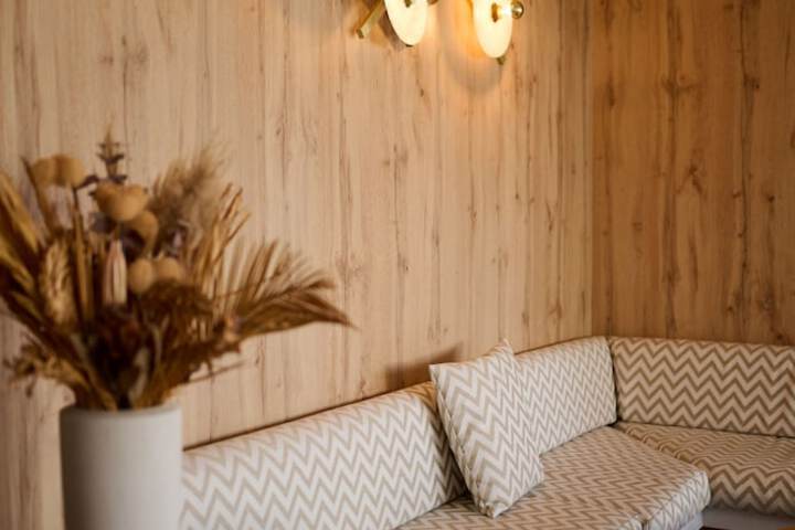 Lounge 94 of 116