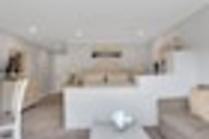 Room 80 of 549