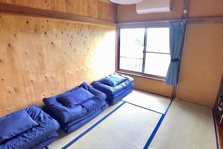 Room 2 of 3
