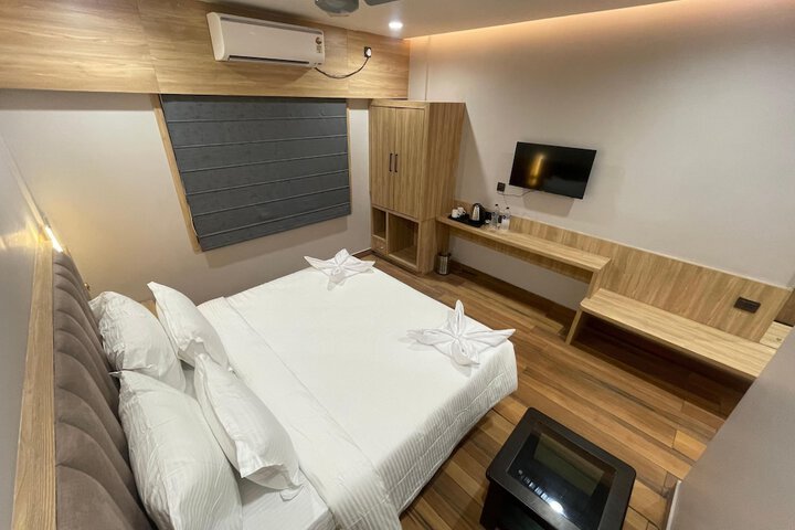 Room 9 of 17