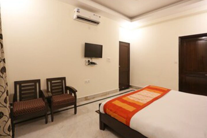 Room 15 of 22
