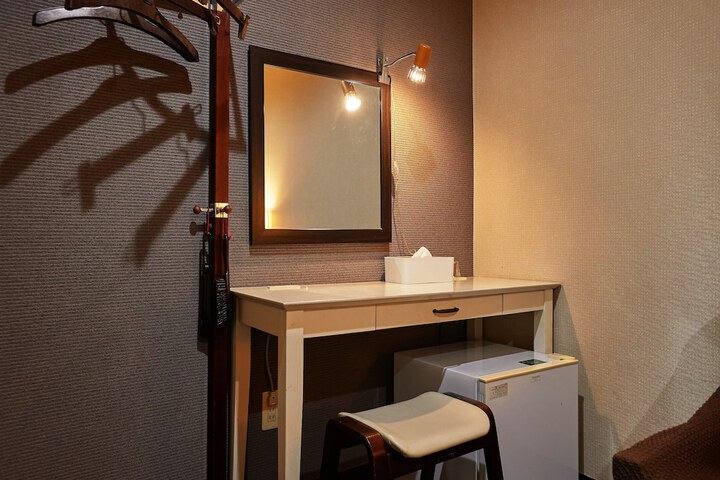 Room 33 of 81