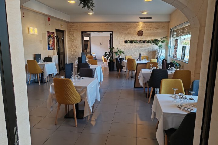 Dining 10 of 14