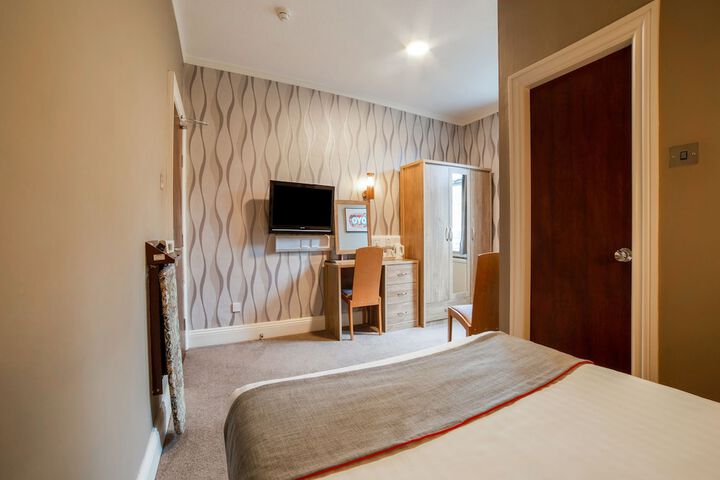 Room 14 of 118