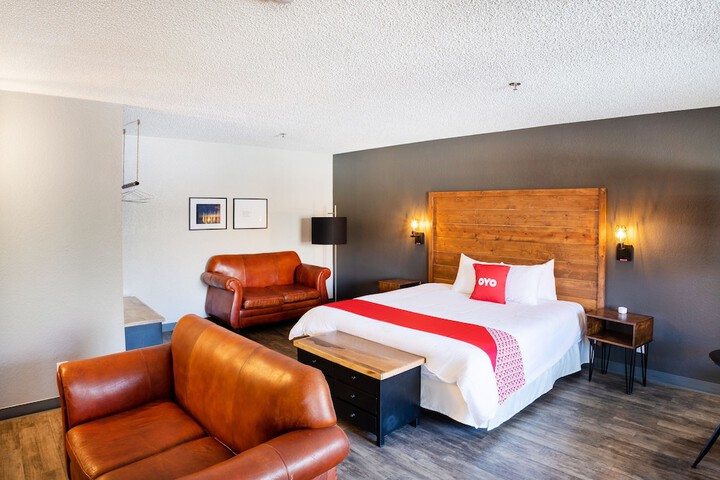 1 King Bed (14 of 16)