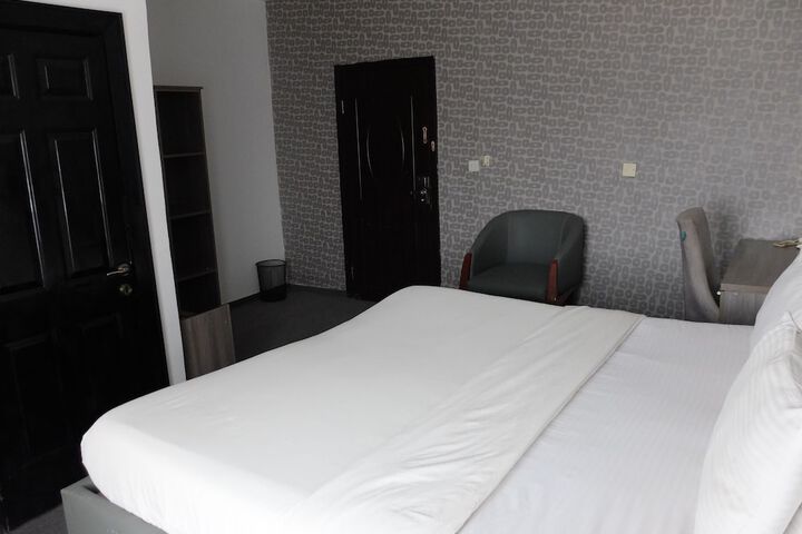 Room 16 of 23