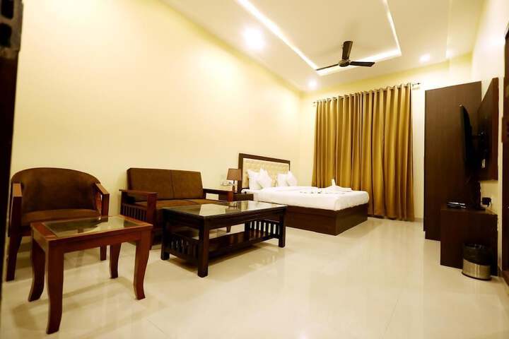 Room 8 of 25