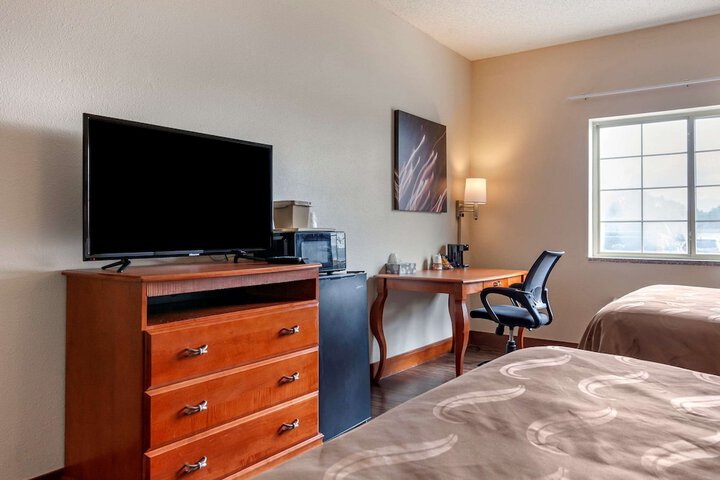 2 Queen Beds (4 of 7)