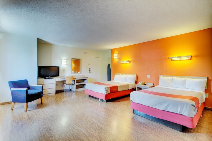 Standard Room, King or Two Doubles (6 of 9)