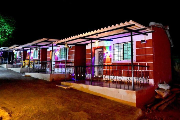 Hotel Krushnai Athavan Farm House in Mawal