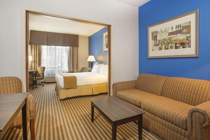 1 King Bed Accessible (7 of 10)