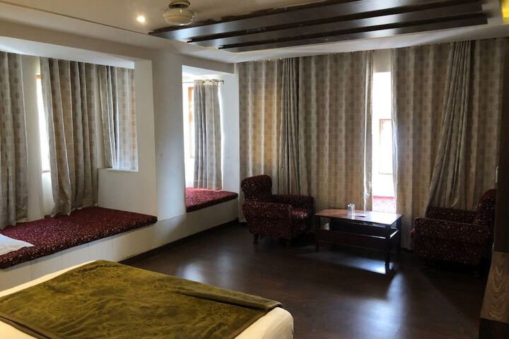 Room 11 of 15