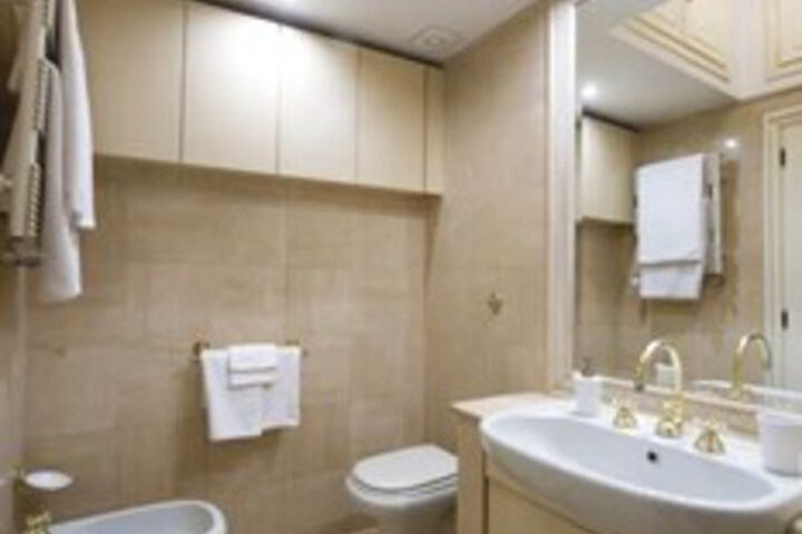Room 3 of 28